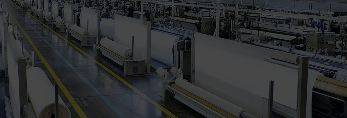 Tekstil üretiminde çalışan operatör